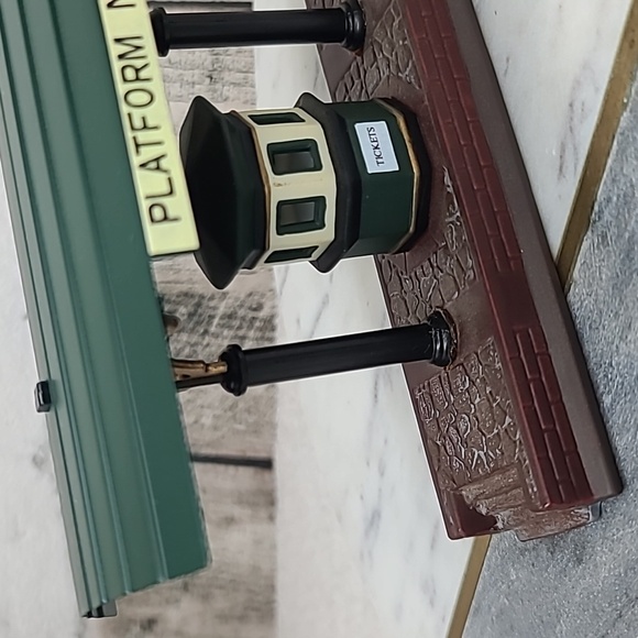 Department 56 Vintage Heritage Village Collection "Victoria Stn. Train Platform" - Picture 13 of 17